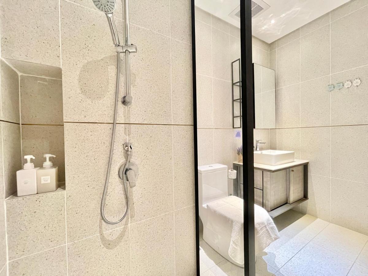 Modern 2B2B Apt Near Mid Valley - Wifi - Infinity Pool - Gym Kuala Lumpur Exterior photo