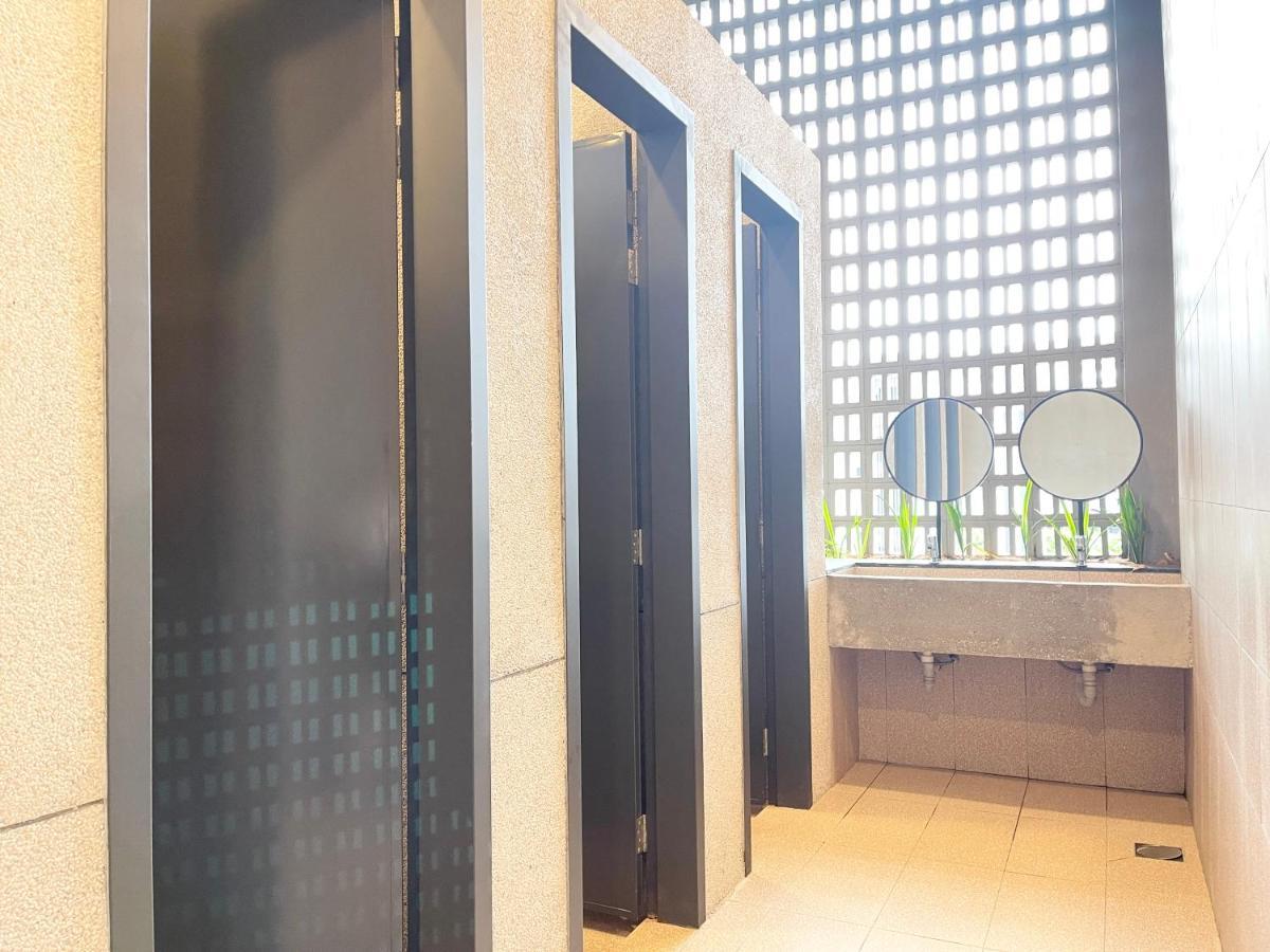 Modern 2B2B Apt Near Mid Valley - Wifi - Infinity Pool - Gym Kuala Lumpur Exterior photo