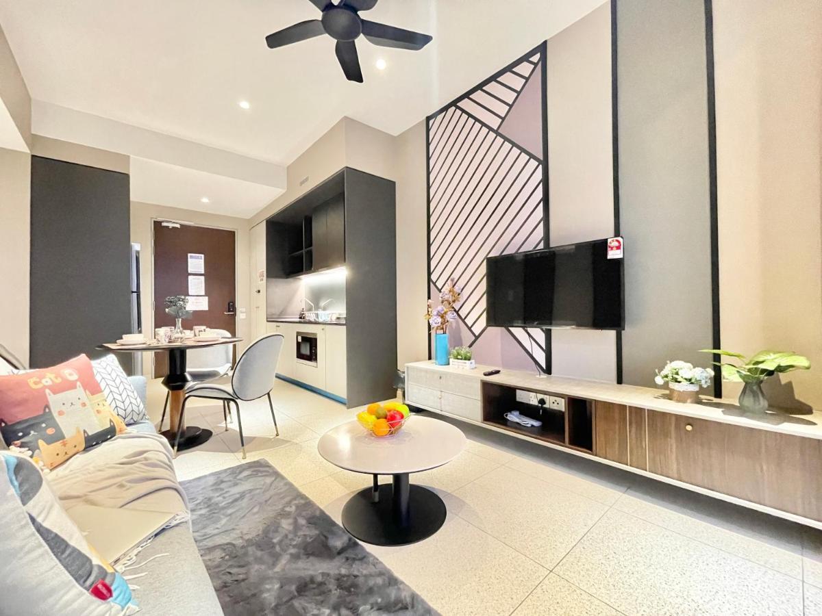 Modern 2B2B Apt Near Mid Valley - Wifi - Infinity Pool - Gym Kuala Lumpur Exterior photo