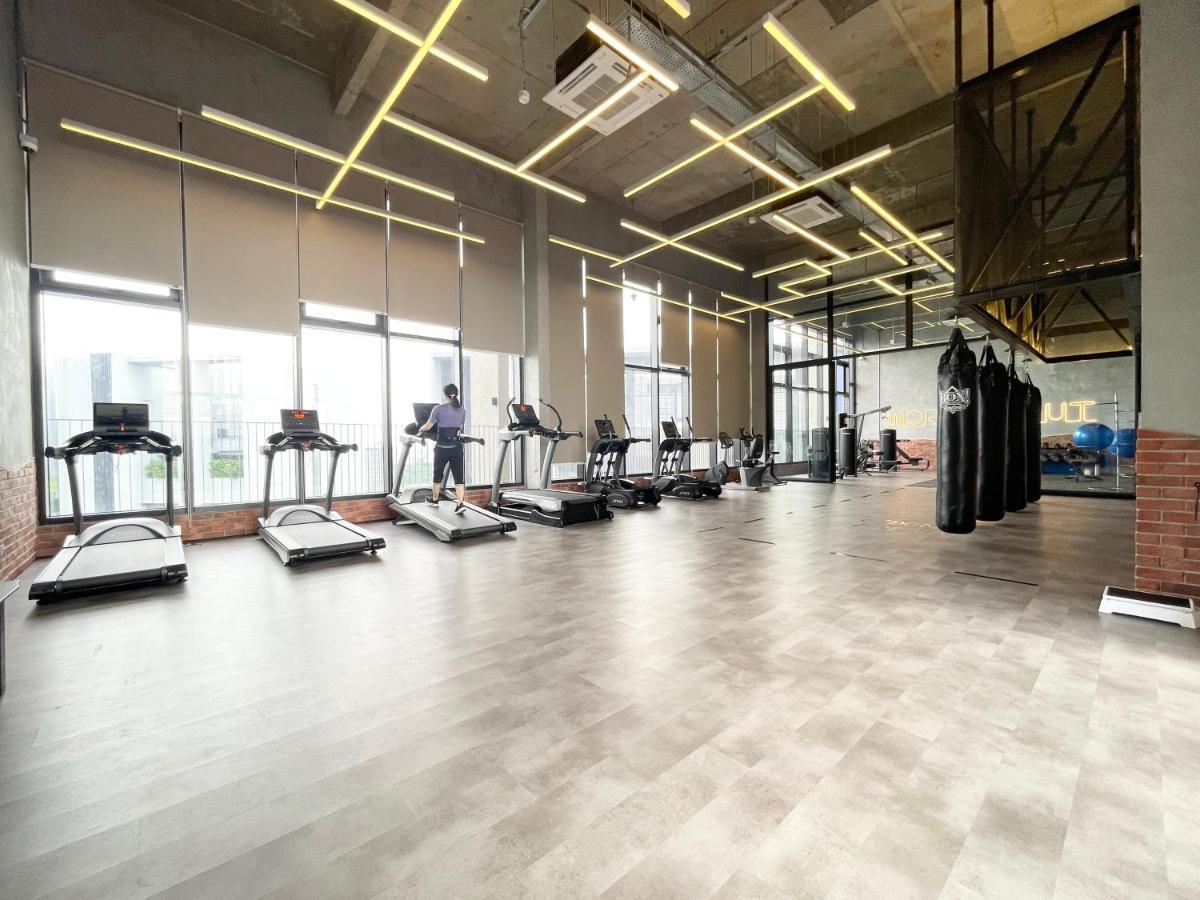 Modern 2B2B Apt Near Mid Valley - Wifi - Infinity Pool - Gym Kuala Lumpur Exterior photo