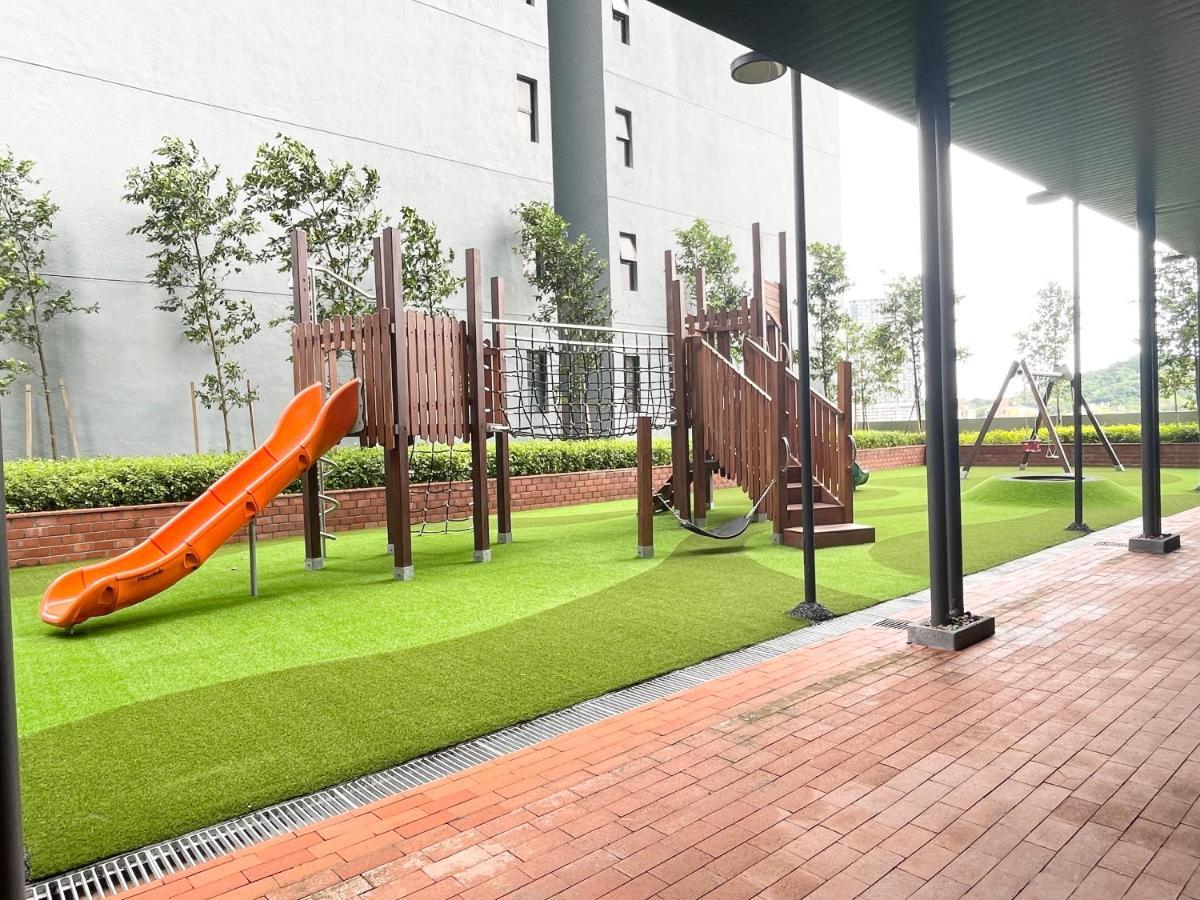 Modern 2B2B Apt Near Mid Valley - Wifi - Infinity Pool - Gym Kuala Lumpur Exterior photo